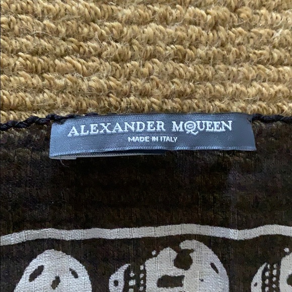 Authentic Alexander McQueen black skull scarf - Picture 7 of 7